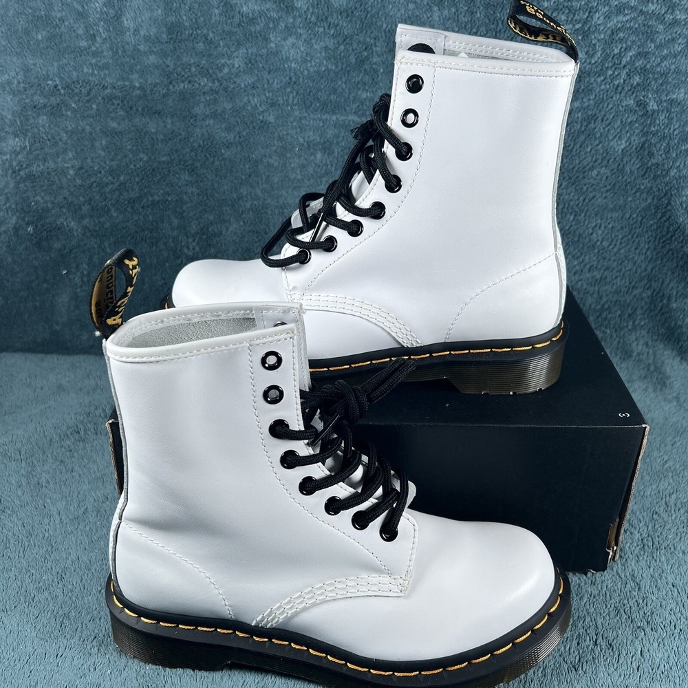 Doc Dr Martens Lace Up White Boots Leather Womens Size 6 25057 Air Wair